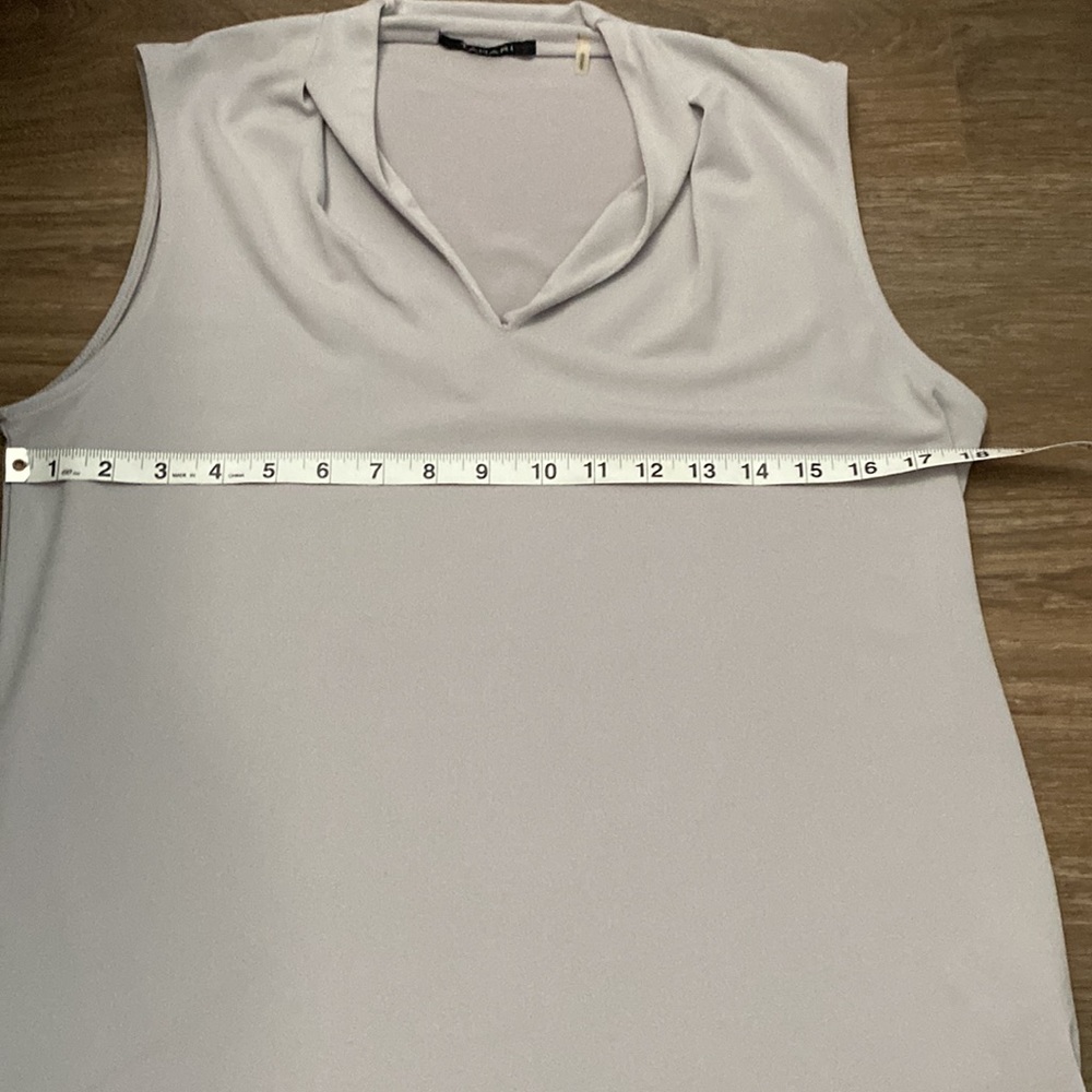 🥭(4 for $15) Grey Tahari Blouse - Picture 3 of 6